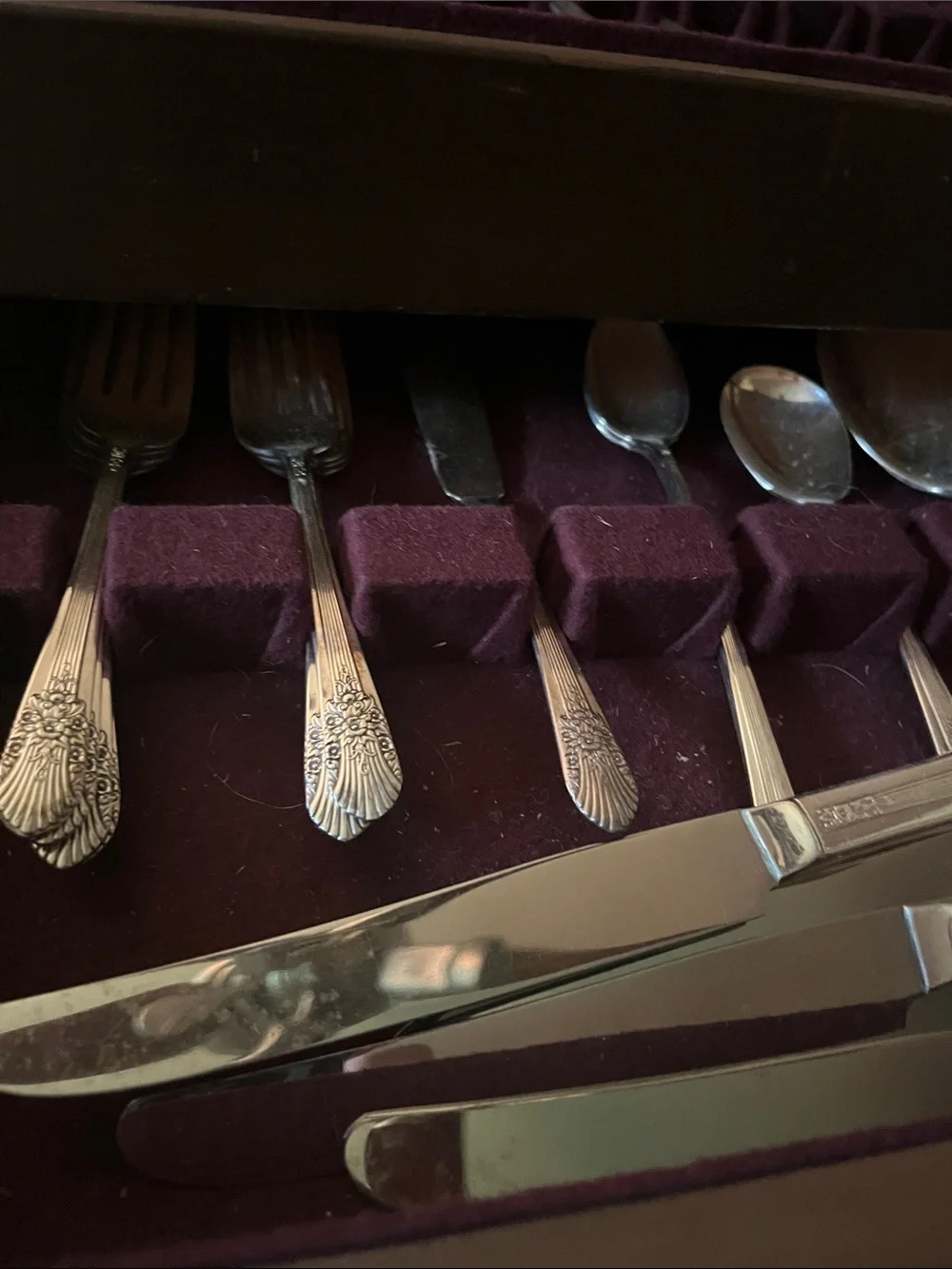 Silver Flatware Storage Chest with Purple Lining 70 pieces Rogers